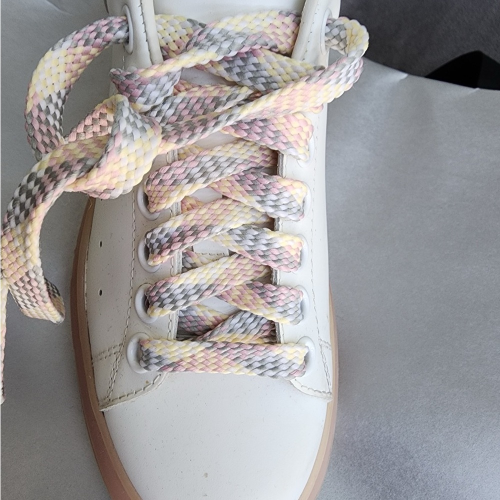 LiAlexander McQueen tennis shoes